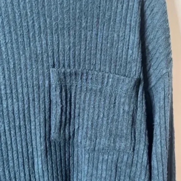 Lush Top - Picture 3 of 4